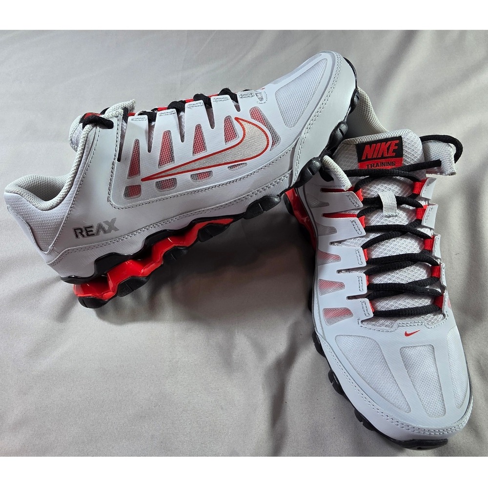 Nike Reax 8 TR Mesh Mens 10 Pure Platinum Metallic Silver Red 621716-027 NEW
